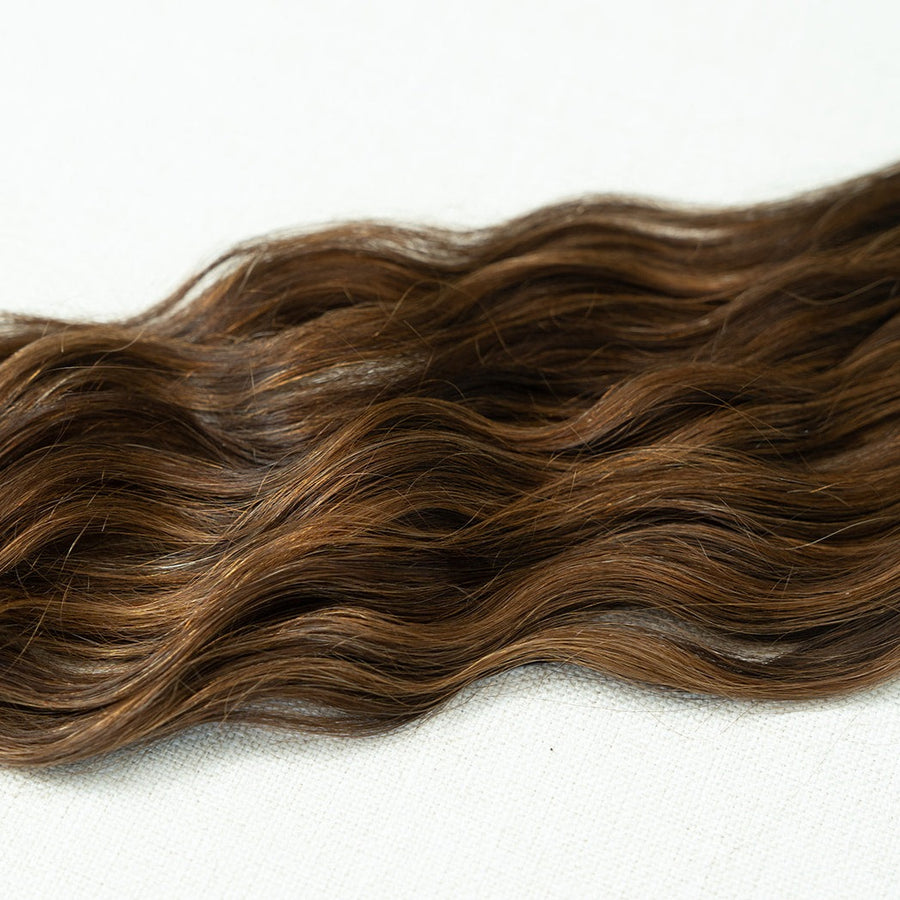 18" Dimensional Brunette